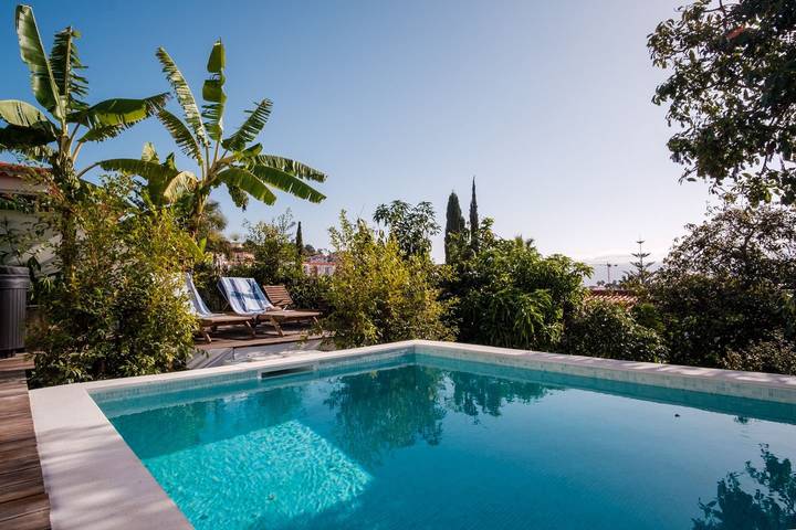 Location de vacances pour 6 personnes, avec jardin ainsi que piscine et terrasse à São Gonçalo