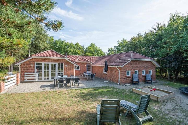 Ferienhaus für 10 Personen, mit Whirlpool und Pool sowie Sauna, mit Haustier in Henne Strand