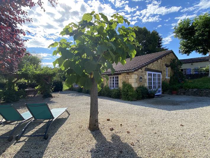 Gîte pour 6 personnes, avec piscine, adapté aux familles à Le Buisson-de-Cadouin - 2