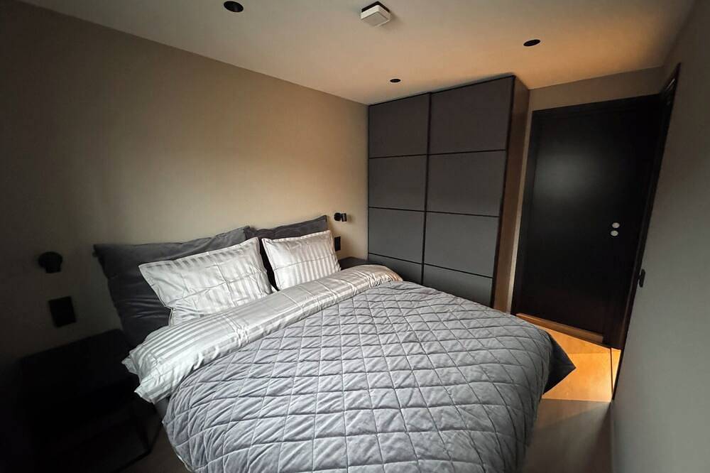 Oceanfront Luxury Retreat | Jacuzzi, Sauna & Panoramic Views in Karmøy