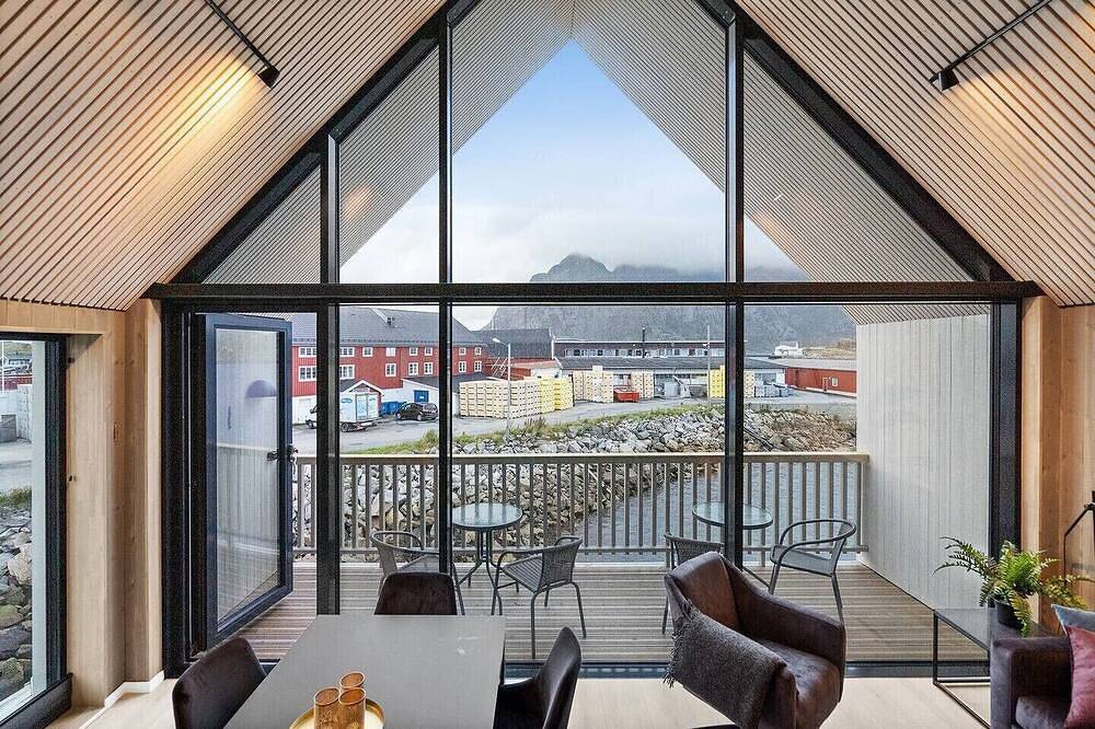 Ganze Wohnung, Beautiful waterfront apartment in Henningsvær in Henningsvær, Vågan