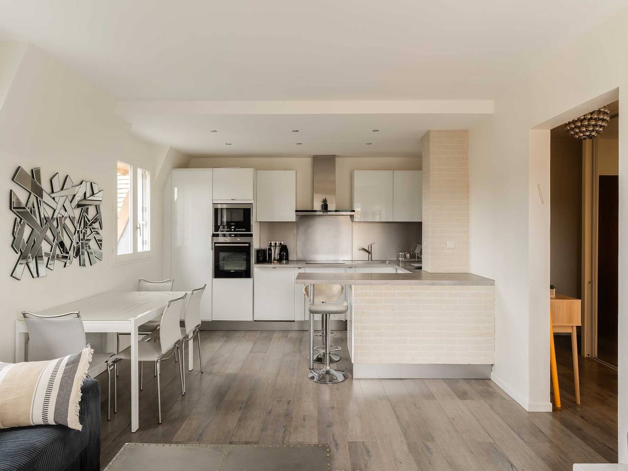 Entire apartment, Renovated apartment sleeping 6 - pool and tennis in Deauville, Lisieux region