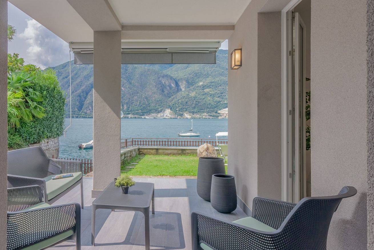 Ganze Wohnung, Ferienwohnung für 2 Personen mit Pool in Carvagnana (Lezzeno), Lezzeno