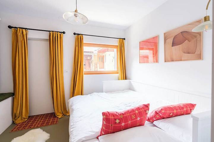 Gîte pour 4 personnes, avec balcon dans Sarreyer - 2