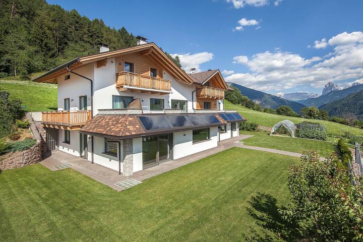 Apartamento entero, Apartamento vacacional 'Avea App 1-2 Personas' con vistas a la montaña y jardín in Tschöfas, Laion