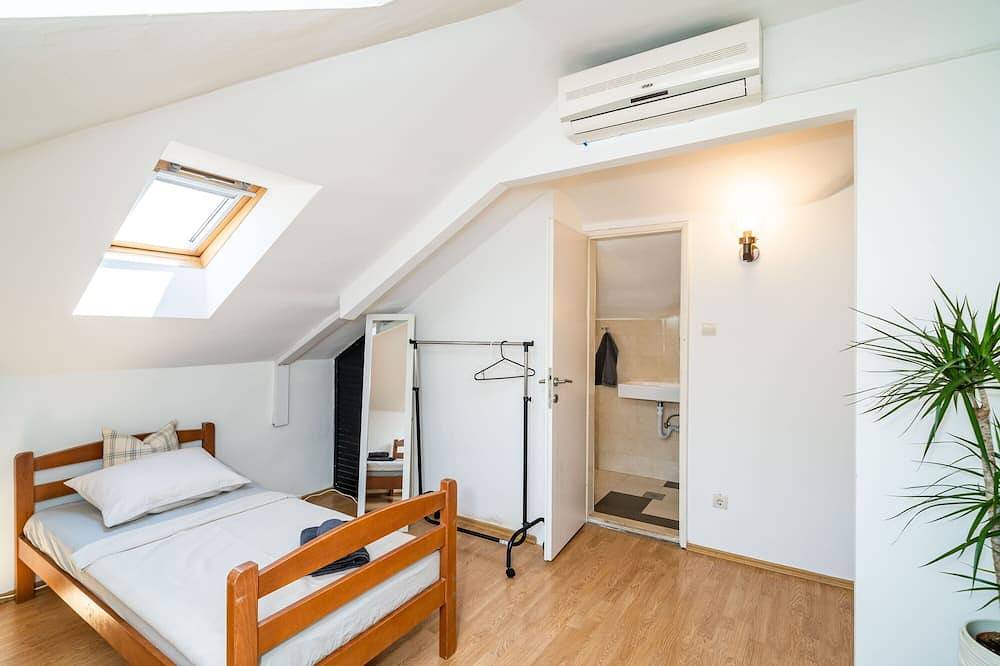 Rooms Nina - Double or Twin room with shared terrace in Dubrovnik, Grad Dubrovnik