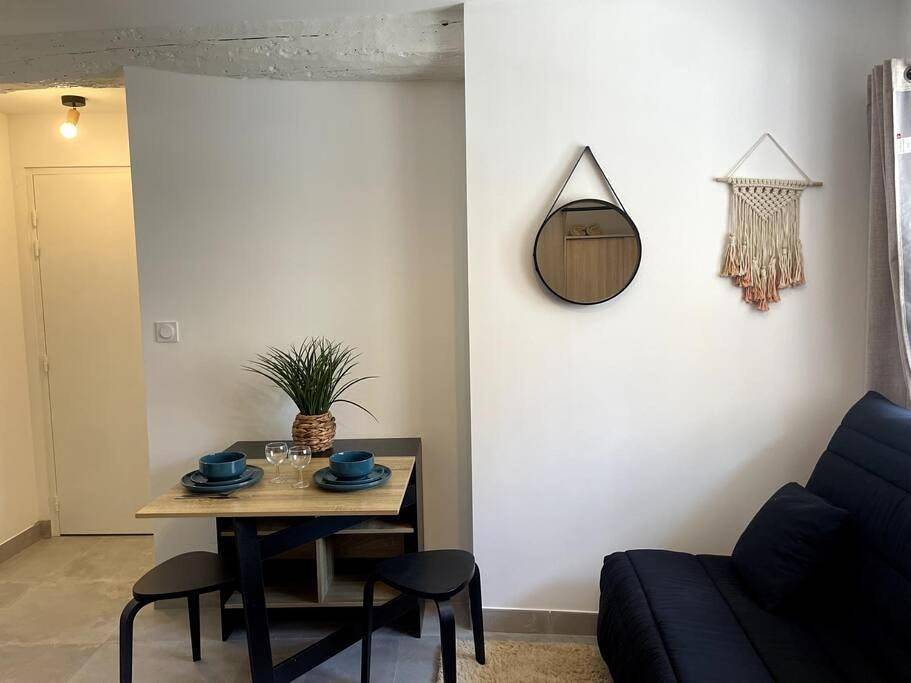 Appartement entier, Petit cocon douillet climatisé pour 2 pers in La Crau, Côte méditerranéenne (France)