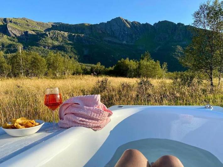 Villa für 6 Personen, mit Balkon und Whirlpool sowie Terrasse und Garten in Meløy