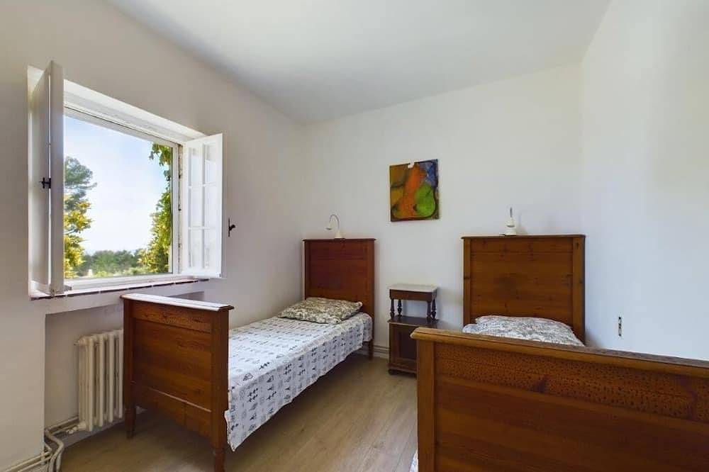 Property with authentic charm in Le Rouret, Region de Cannes