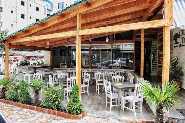 Maison d’hôte pour 4 personnes, avec Balcon et Terrasse ainsi que Jardin et Vue à Saranda