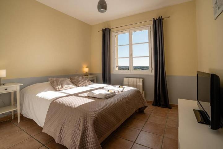 Location de vacances pour 8 personnes, avec vue ainsi que piscine et jardin dans Golf de Saint-Thomas - 3