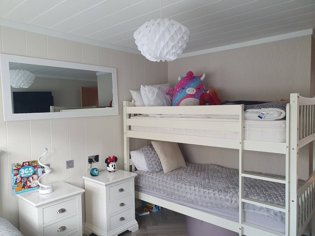 Routh 2-Bed Luxury Lodge, Hot Tub & Lake View in Routh, East Riding of Yorkshire