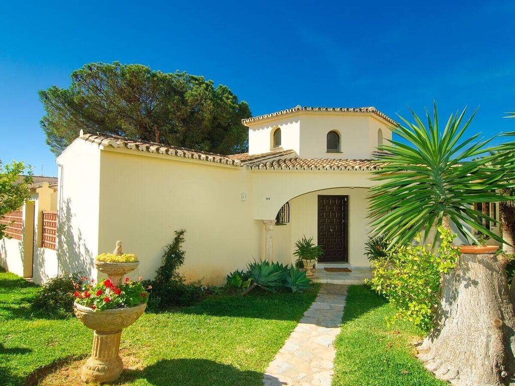 Traditional beach house in Las Chapas, Marbella