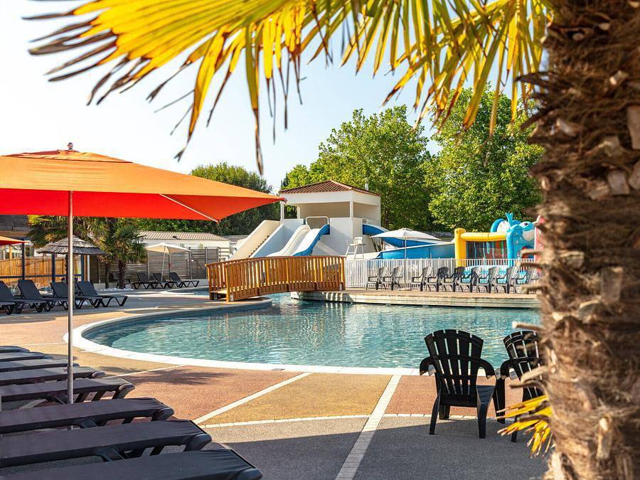 Camping Loyada - Tente en toile et en bois 5 personnes - Eco Lodge | 2 Ch. | 4/5 Pers. | Sans Sdb in Talmont-Saint-Hilaire, Vendée