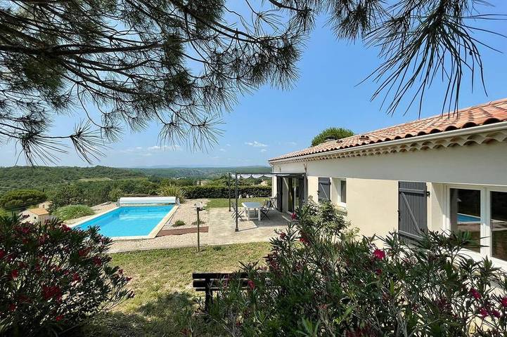 Location de vacances pour 5 personnes, avec terrasse et jardin à Saint-Maurice-d'Ardèche