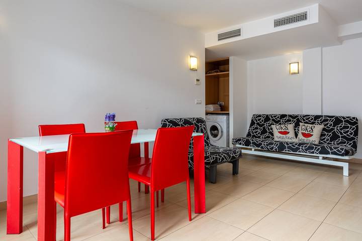 Hel lejlighed, Apartment 'S21 Sa Caleta ' with Sea View, Wi-Fi and Air Conditioning in Central Lloret de Mar, Lloret de Mar