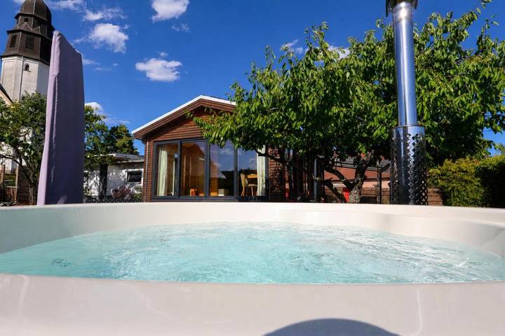 Ferienhaus für 3 Personen, mit Whirlpool und Terrasse sowie Garten in Oberthal