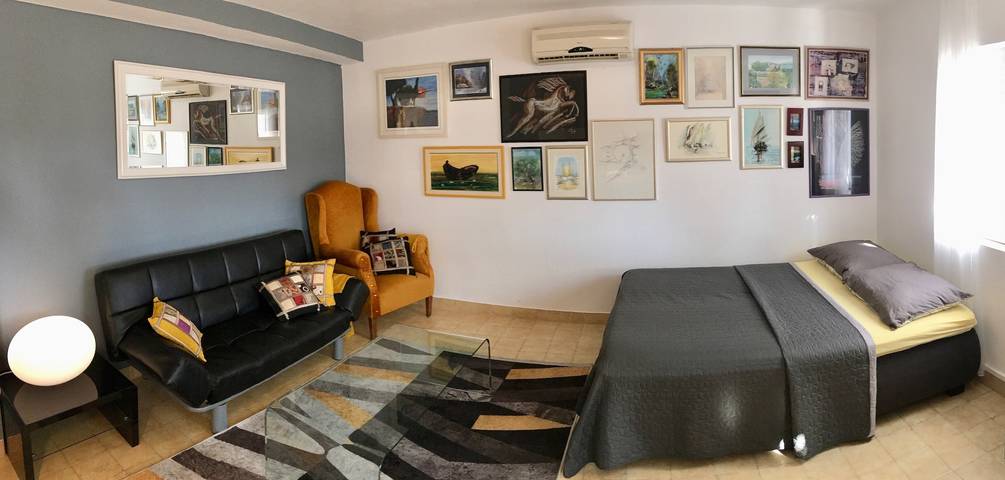 Ganze Wohnung, 1-Zimmer-Ferienwohnung mit Terrasse und Meerblick Prvic Luka, Prvic -a in Prvić Luka (Kroatische Adria), Prvić Luka