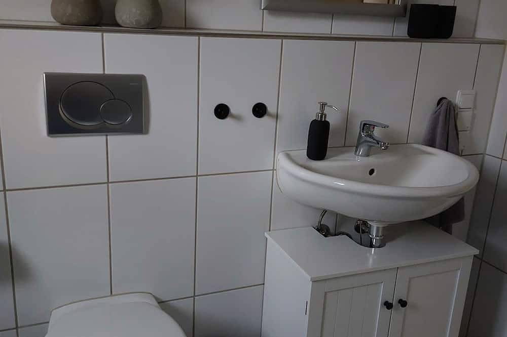 Ganze Wohnung, Ferienwohnung Am Ziegelberg - Appartement/Fewo, Bad, Wc, 1 Schlafraum in Busenberg, Landkreis Südwestpfalz