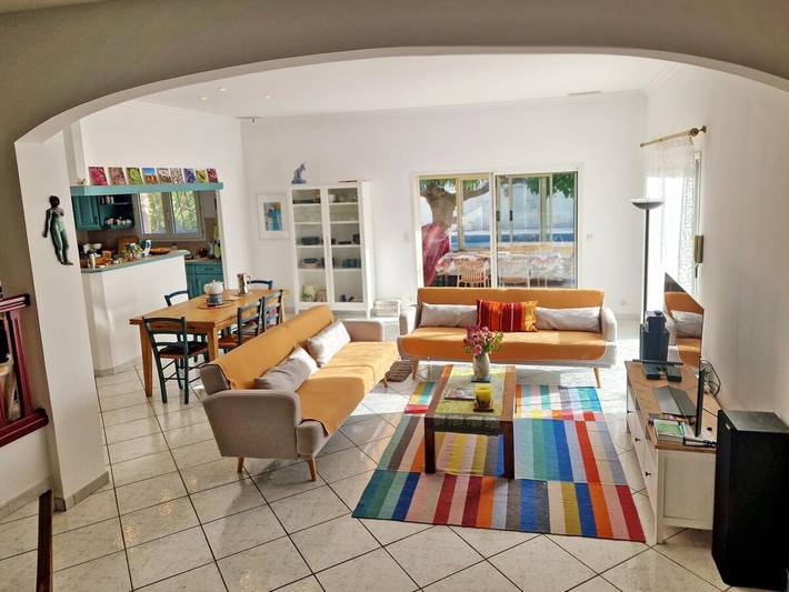 Location de vacances pour 6 personnes, avec terrasse ainsi que piscine et jardin à Ginestas - 3