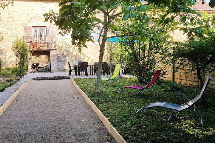 Location de vacances pour 9 personnes, avec Balcon et Jardin dans Mantry