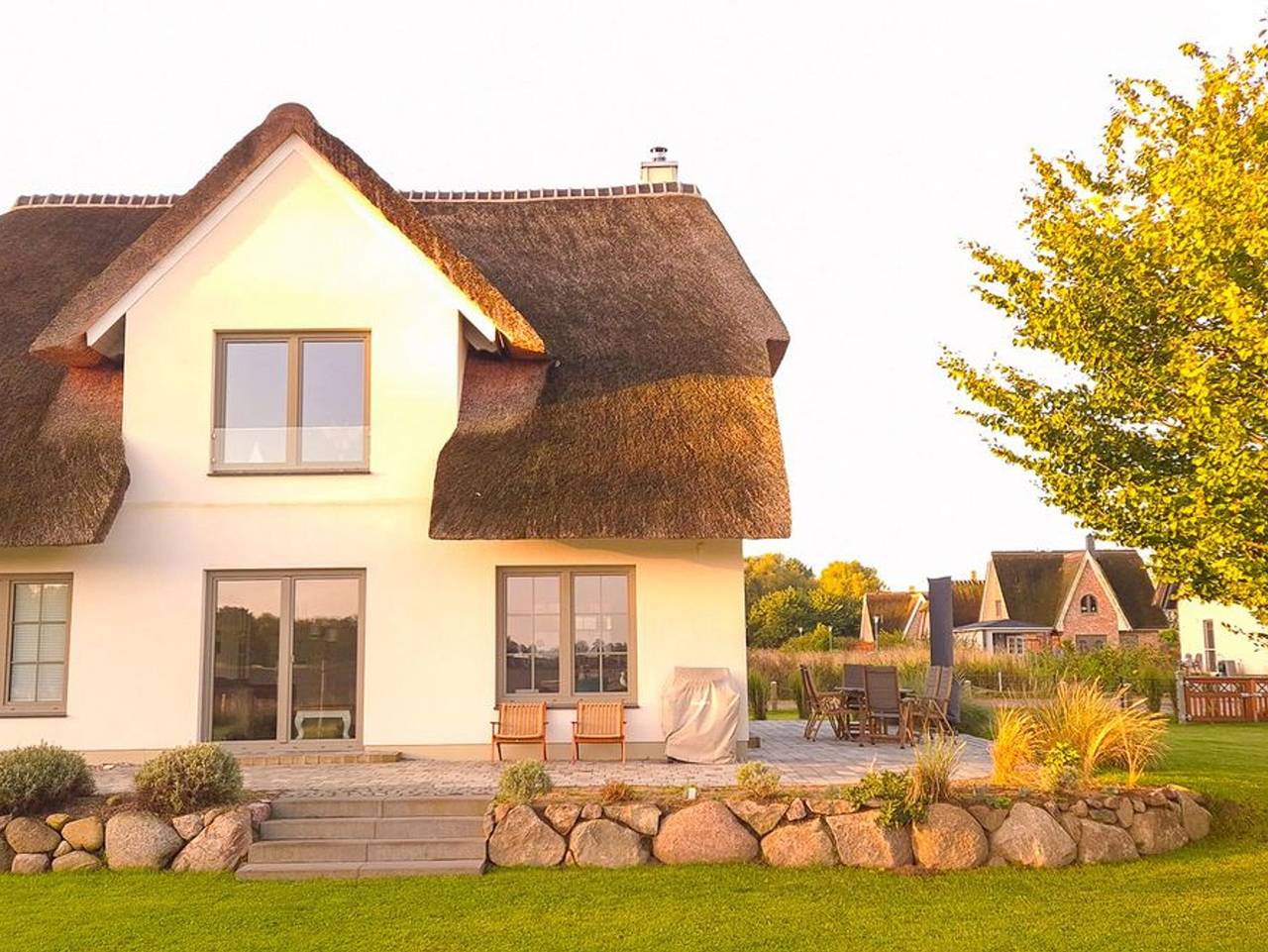 Reethaus Mellnitz - Wohlfühlen unter Reet – Ihr charmantes Ferienhaus mit Sauna, Kamin und Gartenidylle in Poseritz, Stralsund Umland