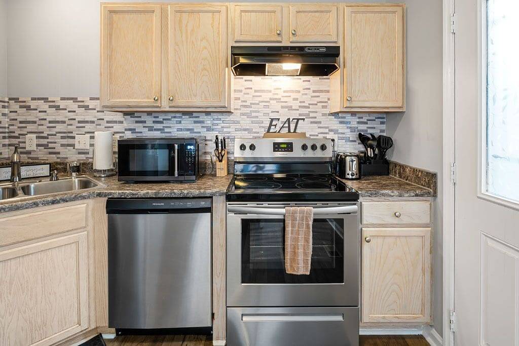 3-5 Mins from Downtown Cozy Clean & Newly Renovated 2 level Home in Greensboro, Guilford County