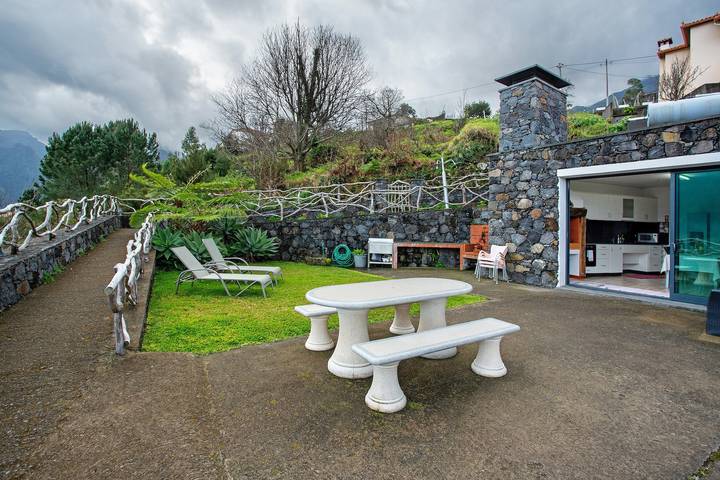 Ferienhaus 'Refugio Da Xamusca' mit Bergblick, Wlan und Klimaanlage in São Vicente (Madeira), Madeira
