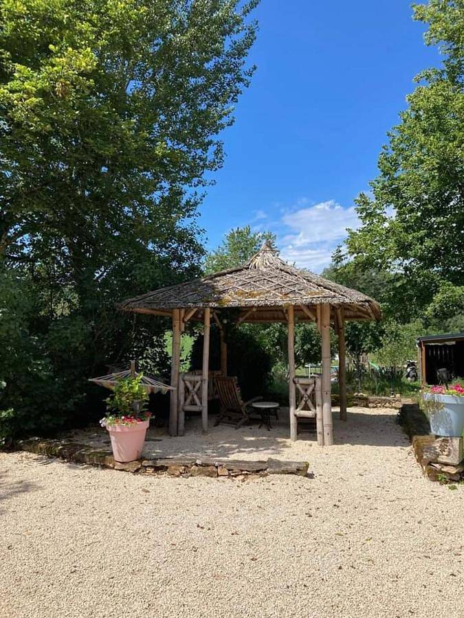 Chambre d’hôte pour 3 personnes, avec Terrasse et Jardin ainsi que Piscine et Vue