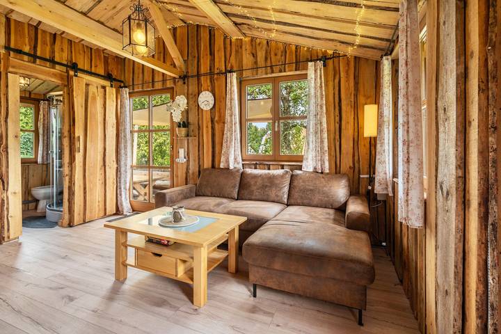 Charming Tiny House with Private Terrace, Garden & Wi-Fi