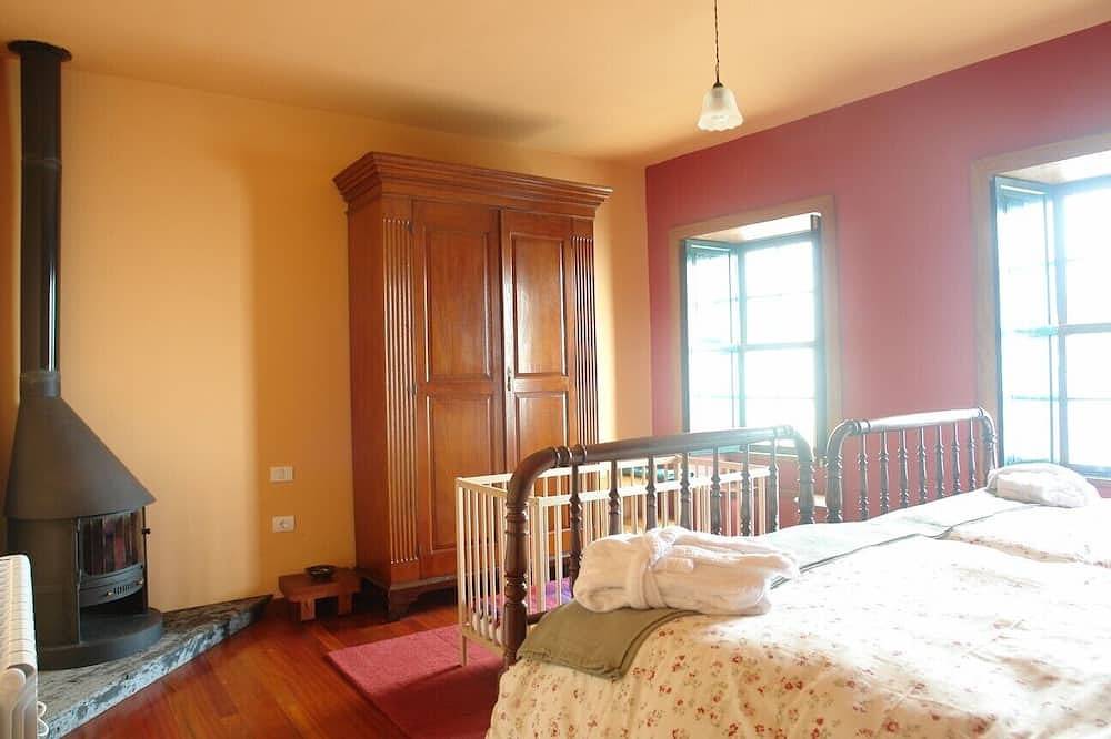 Oferta  Mayo y Junio Casa  Rural con piscina privada,  vistas al mar y la monta in Villa de Mazo, La Palma Sur