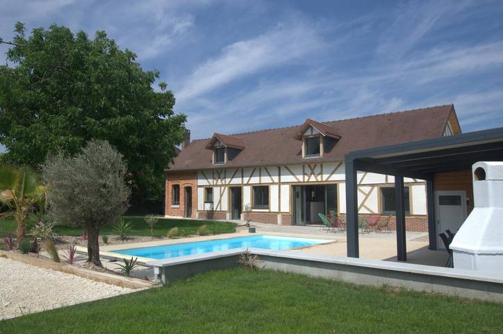 Gîte pour 12 personnes, avec terrasse ainsi que piscine et jardin dans Montreuil-sur-Barse
