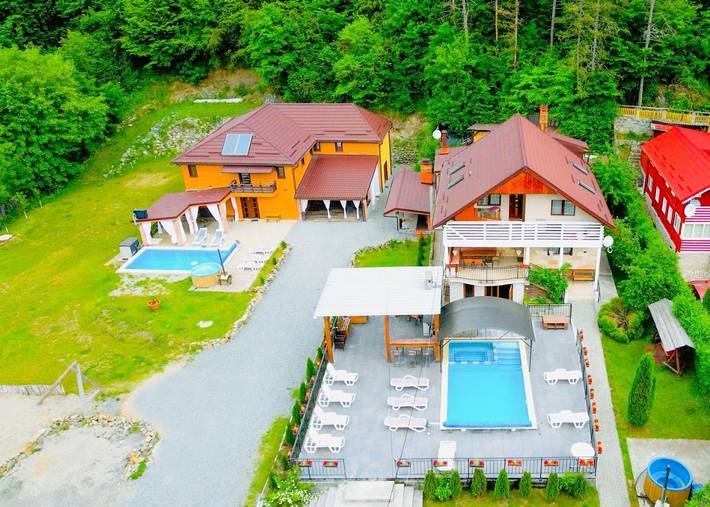 Location de vacances pour 14 personnes, avec jardin ainsi que piscine et vue, animaux acceptés dans Cluj-Napoca
