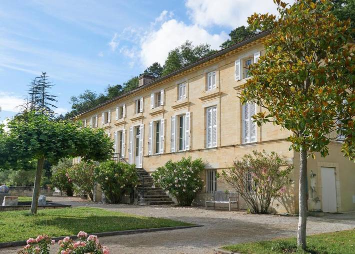Chambre d’hôte pour 3 personnes, avec Terrasse et Jardin ainsi que Piscine et Vue