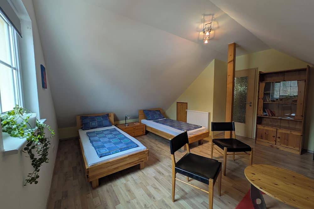 Ganze Wohnung, Große Ferienwohnung über 2 Etage am Bodensee mit Balkon im ruhige Lage. in Hödingen, Überlingen