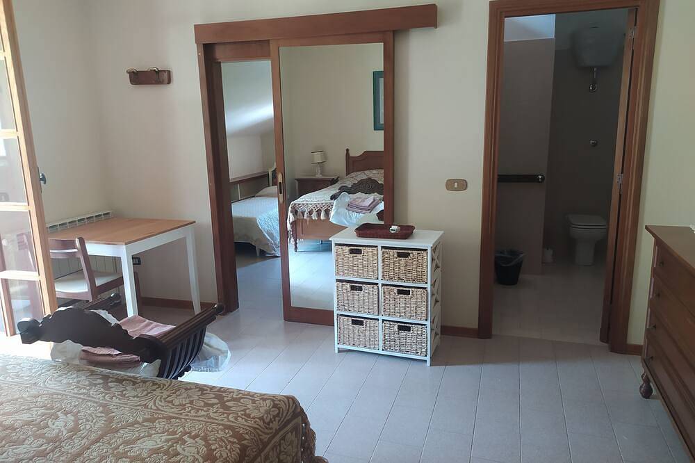 In the Gran Sasso-Monti della Laga Park, villa in small village nestled in the woods in Cortino, Gran Sasso