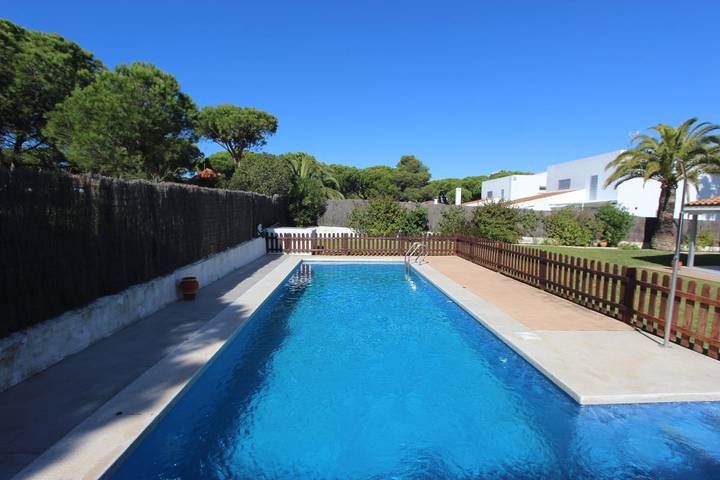 Location de vacances pour 8 personnes, avec piscine et terrasse à Roche - 3