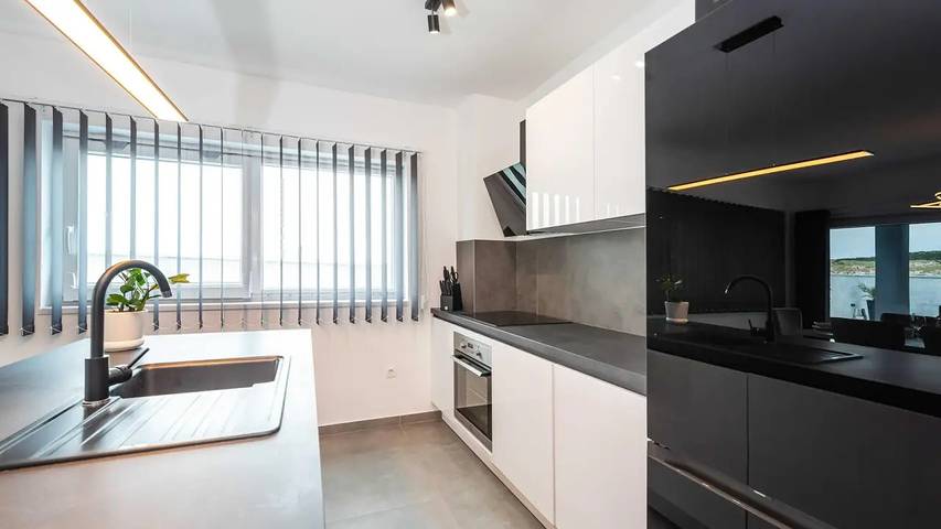 Villa für 7 Personen, mit Pool und Garten sowie Balkon in Razanac - 4