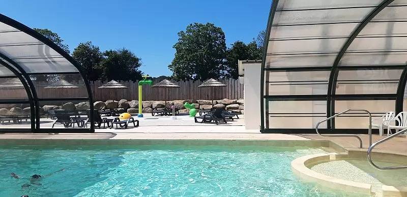 Mobil home pour 2 personnes, avec terrasse et piscine à Les Loges - 2