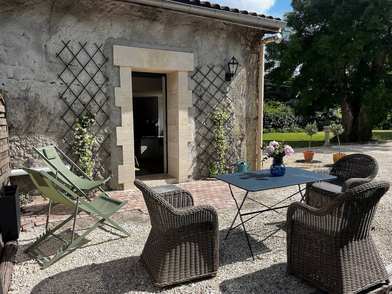 Maison Bord’Eau - Bord de Dordogne, jardin partagé, Wi-Fi et climatisation in Saint-André-de-Cubzac, Région de Blaye