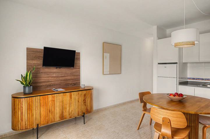 Ganze Wohnung, Ferienwohnung "Callao Beach 9" mit Bergblick, Terrasse und Wlan in Punta de las Mujeres, Haría