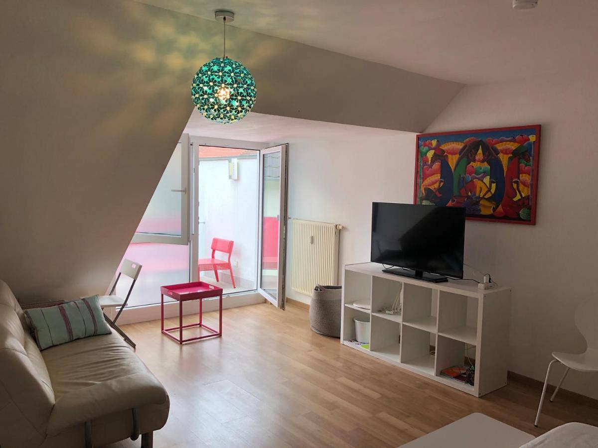Ganze Wohnung, Studio Ochsenfurt mit sonnigem Balkon in Ochsenfurt, Fränkisches Weinland