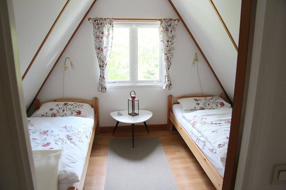 Spitzdach-Ferienhaus im Naturpark am Twistesee in absoluter Waldlage in Bad Arolsen, Twistesee