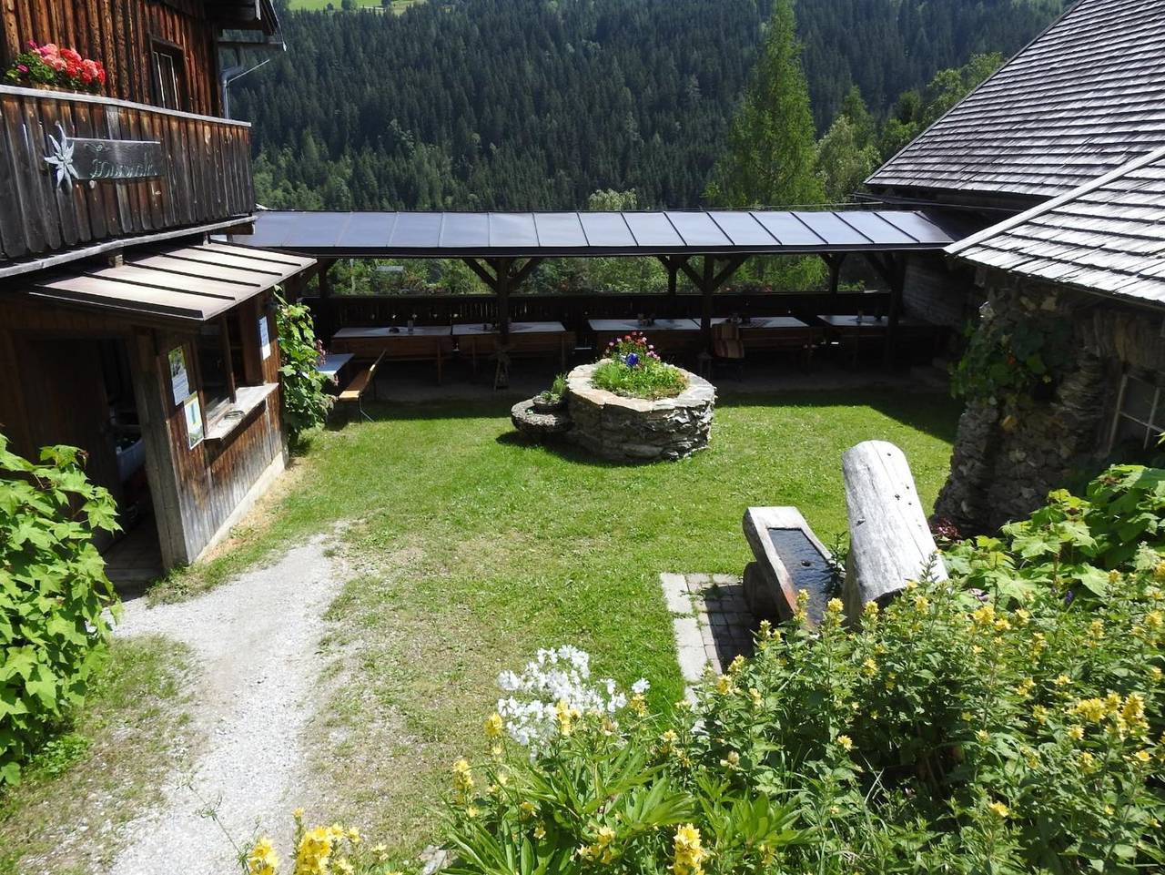 Zauneralm - Doppelzimmer mit Dusche u. fl. Wasser (Wc im Gang) in Gössenberg, Schladming-Dachstein