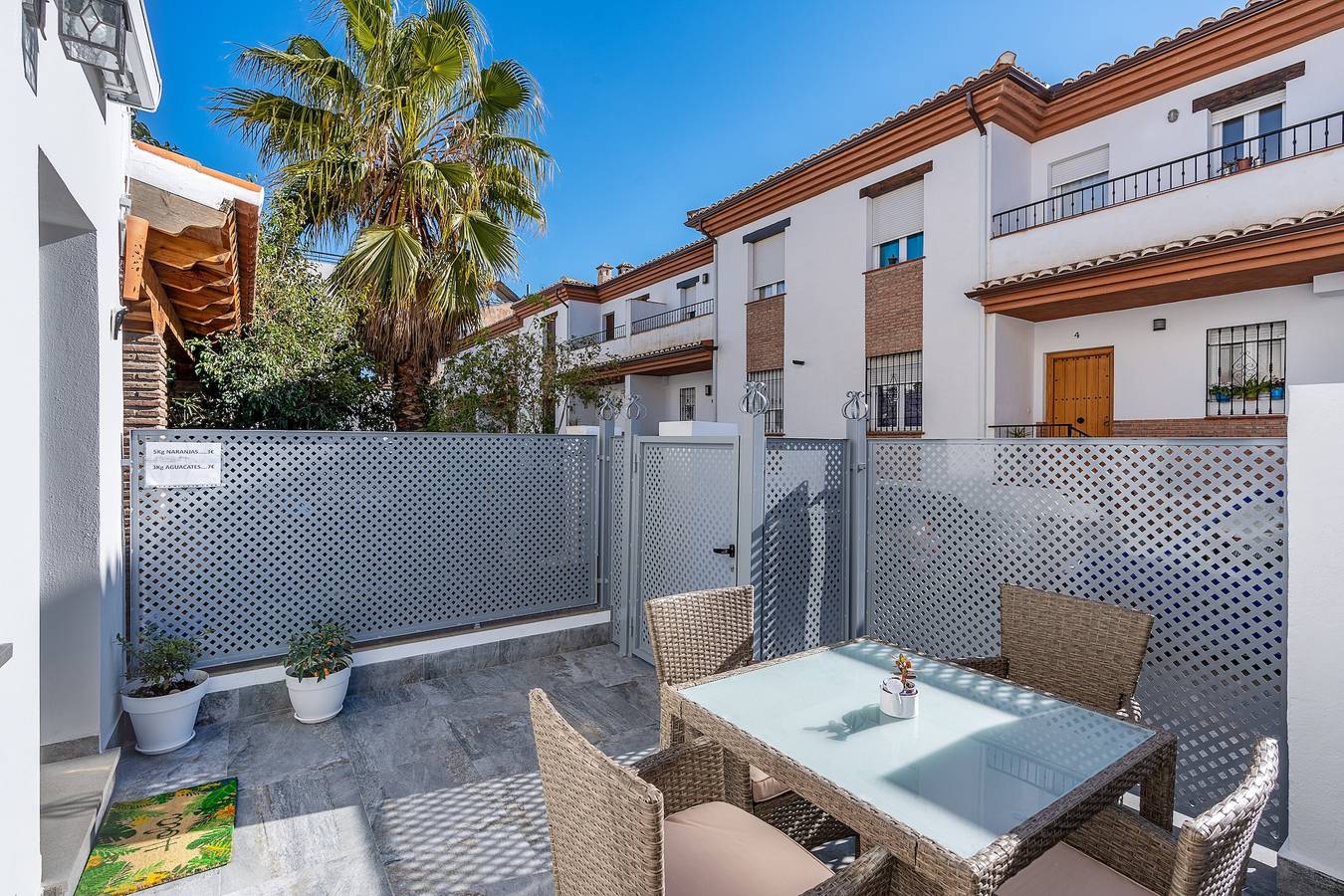 Appartement entier, Appartement 'Loft A'ca La Puri à Melegís' avec terrasse privée, Wi-Fi et climatisation in Melegís, El Valle