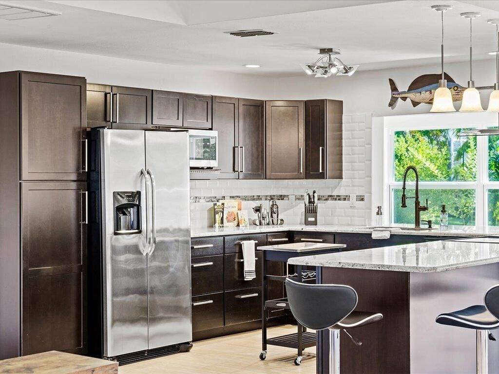 Prestigious location, Updated Home, Beautiful Waterview - Villa Coconut Canal - Roelens Vacations in Cape Coral, Southwest Florida