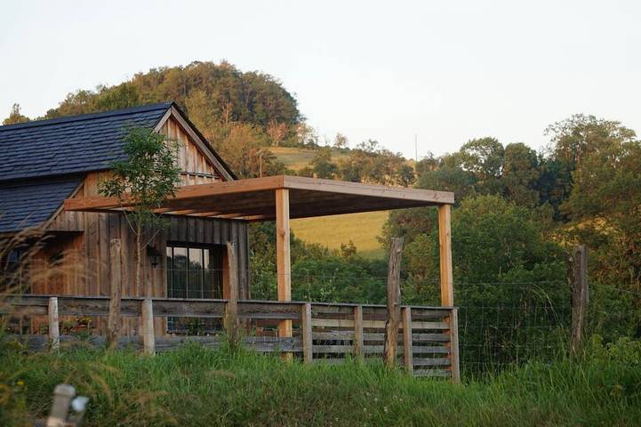 Gîte pour 2 personnes, avec jardin en Corrèze