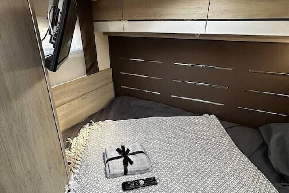 Vaaroom London Explorers' Pod in Havering, London