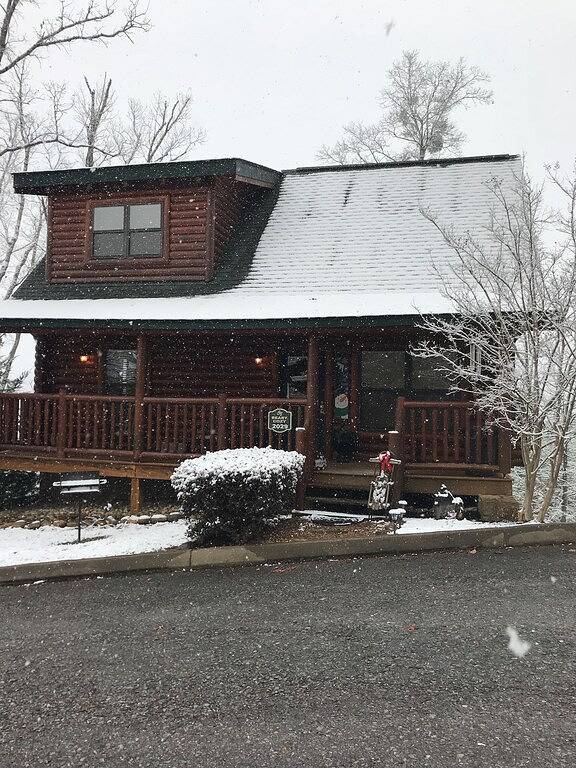 * Beary Cosy * Minuten von der Stadt! Whirlpool, Billardtisch, wunderschöne Aussicht !! Buchen Sie noch heute! in Waldens Creek, Pigeon Forge