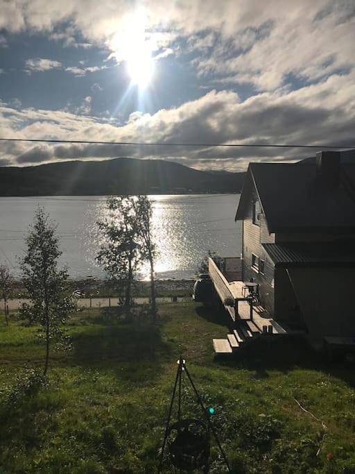 Feriehus for 5 personer, med utsikt og hage i Senja
